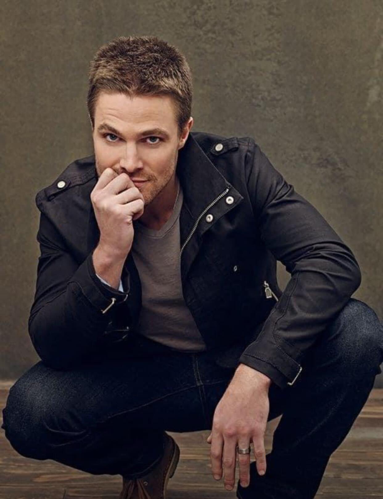 Happy birthday to Stephen Amell!!  