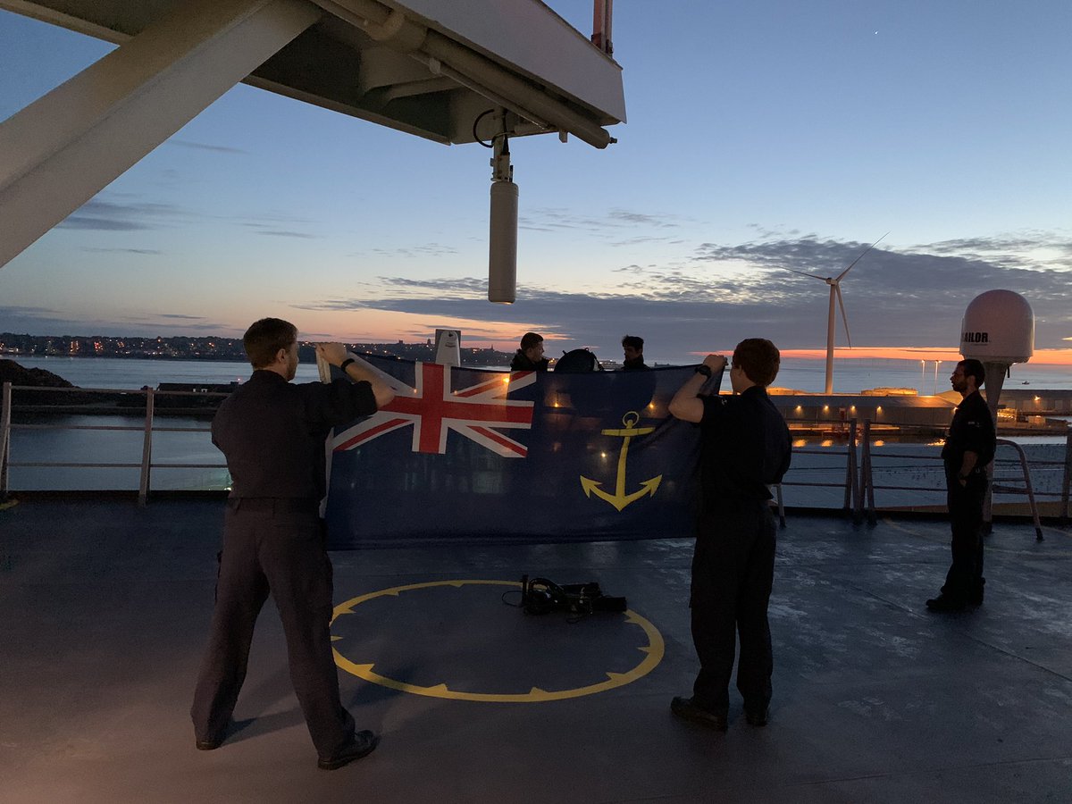 RFATiderace's tweet photo. In commemoration of King George VI’s speech at 2130 @RoyalNavy and @RFAHeadquarters Royal Fleet Auxiliary ships illuminated the skies. #VEDay75 #VEDay #ShineALight #WWII #VEDayHeroes @CdreDuncanLamb @RfaNostalgia @LivEchonews @RoyalNavy https://t.co/vpqlfwMwBC