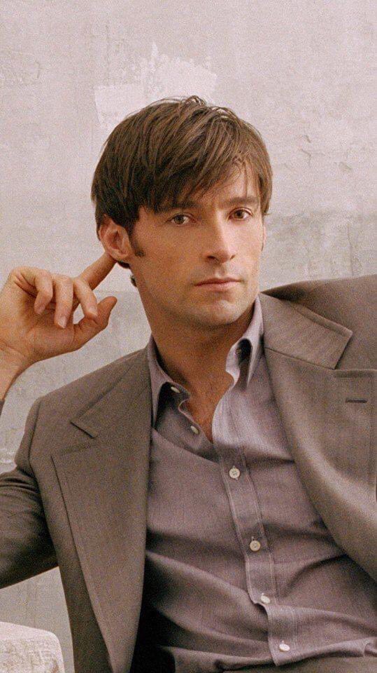 JackmansLanding's tweet photo. As another nod to the 16th anniversary of Van Helsing let’s finish with these gorgeous promo photos when the luscious locks had been replaced by a short sexy cut. #hughjackman #vanhelsing #is16 #stunning #gorgeous 📷 Lorenzo Agius https://t.co/w3vI5G0XOV
