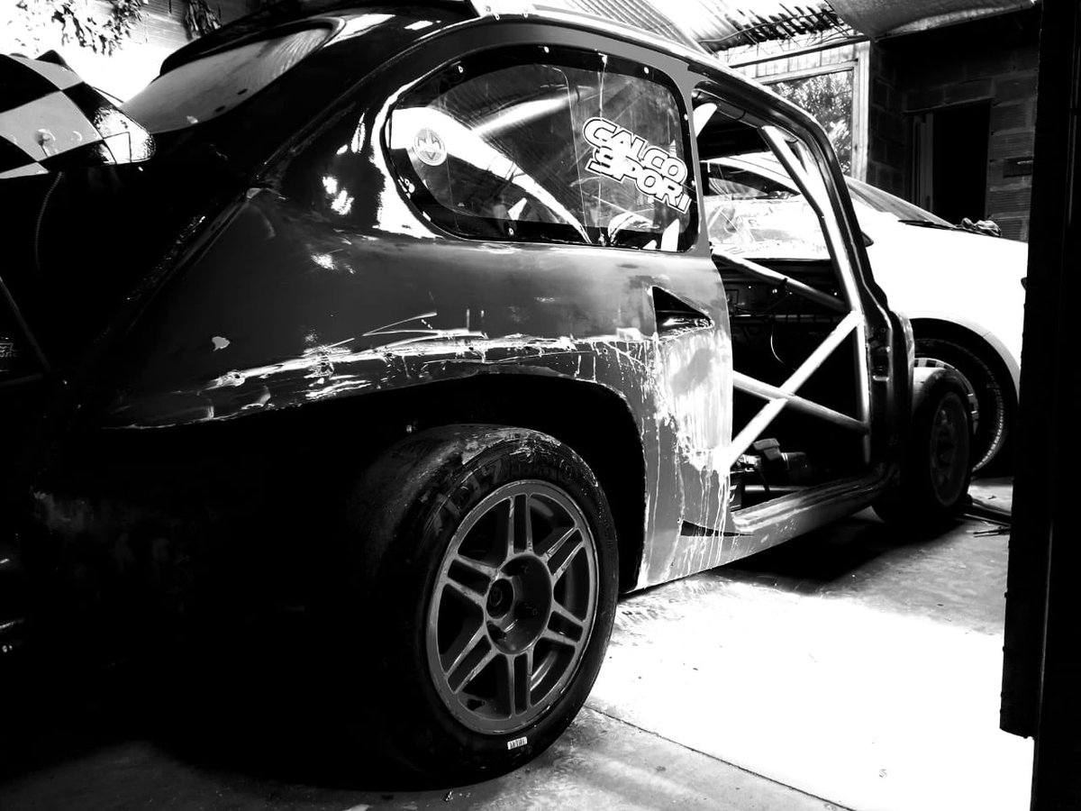 ALMAPRENSA's tweet photo. 🔩 Trabajos de pintura para el Fiat 600 de Rodrigo Gerstner antes y después...veremos qué nuevo color tendrá el TC 1100 del piloto de Ingeniero Maschwitz. ✨ #TC1100 #ALMA https://t.co/yvEmVjLsgh