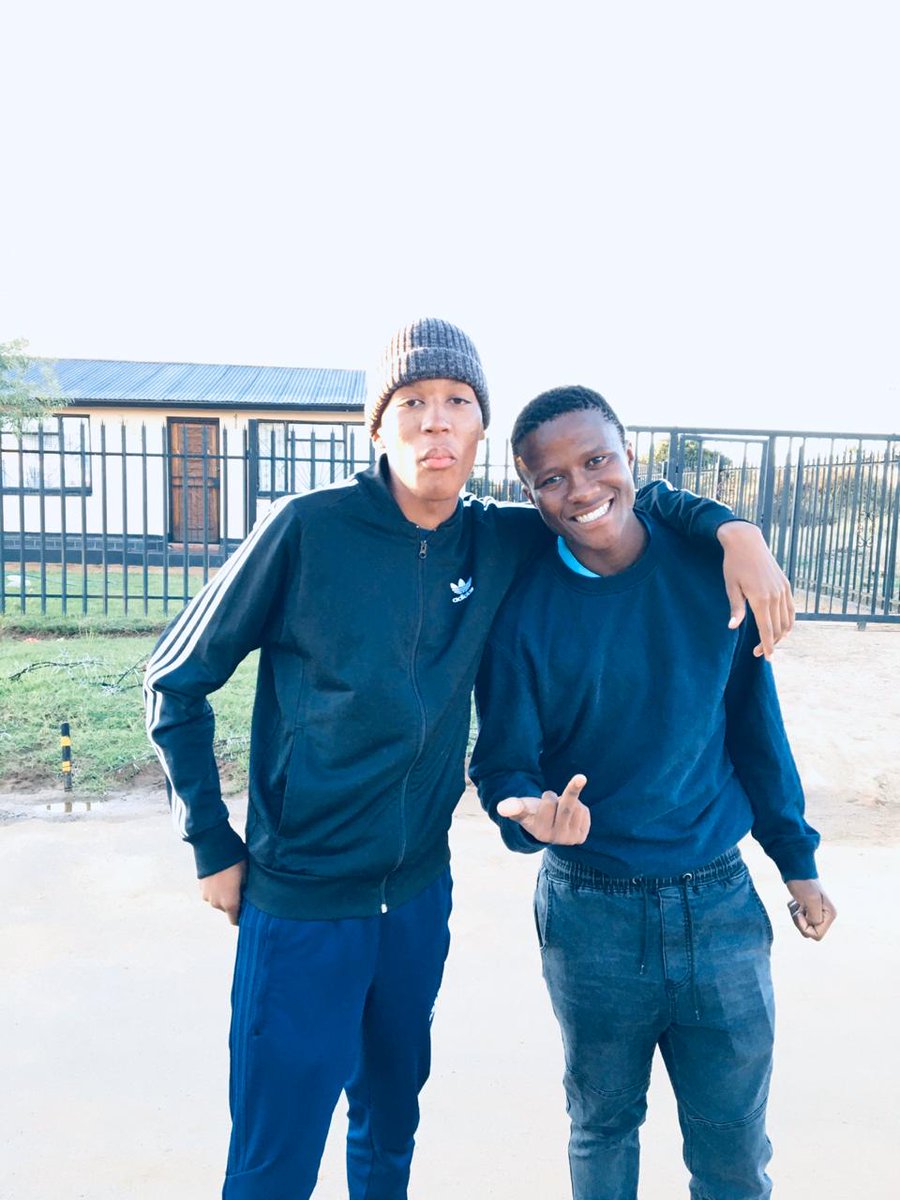 VuyoMbana_'s tweet image. #Hit_Refresh
I&apos;m chilling with my homies Camla and Lehlohonolo Moleko....Dankie Franck Roger ✨🔥🔞