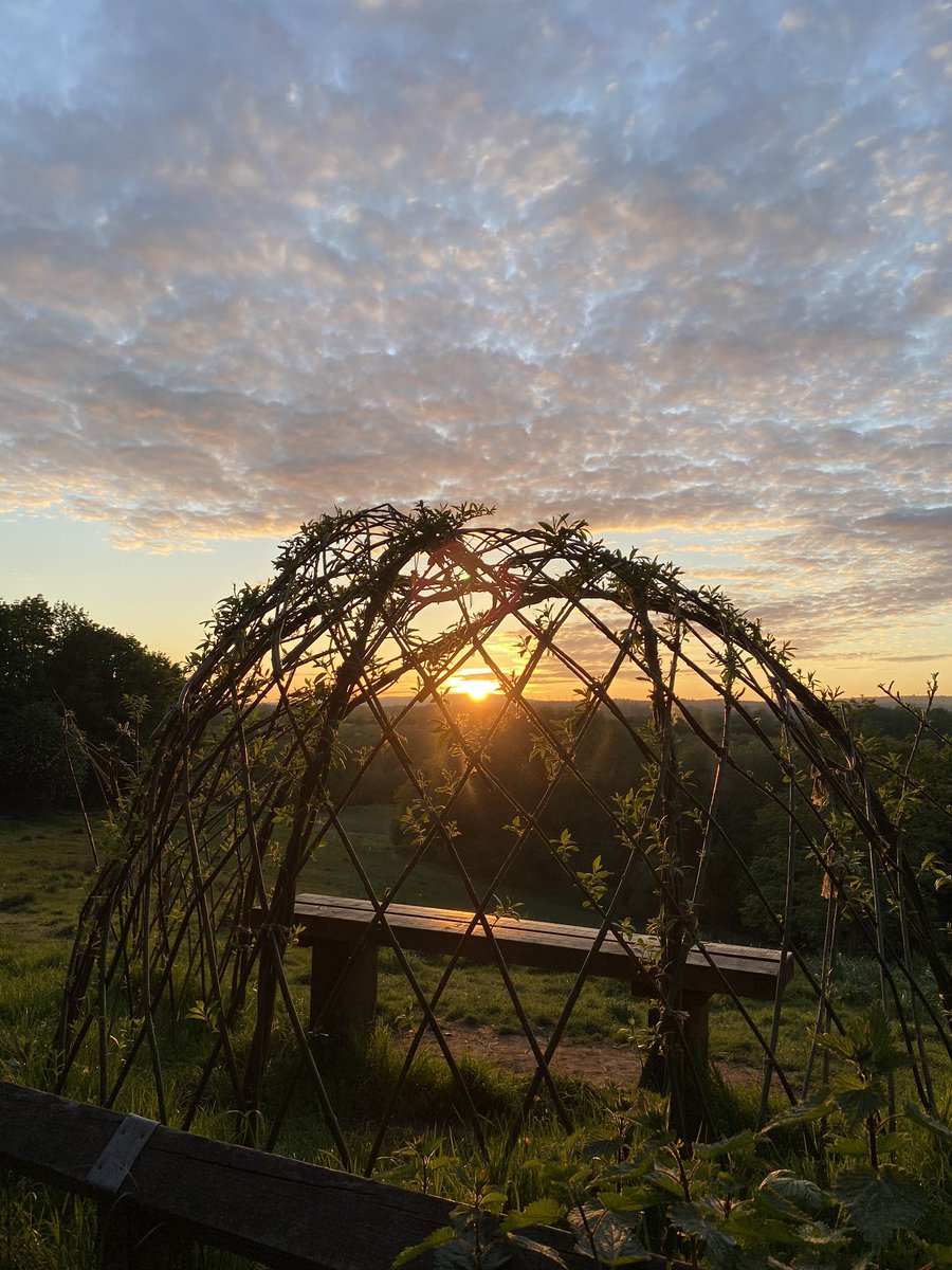 CakesByLucy's tweet photo. Lovely views of the sun setting in Springwater Park this evening #VEDay @LoveWhitefield @MENnewsdesk https://t.co/7PNXMx8gsE