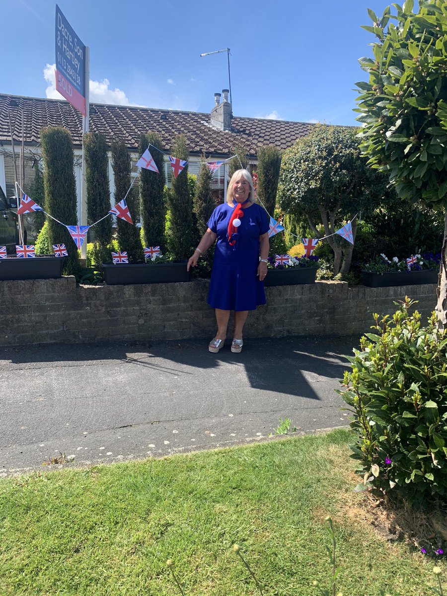 aswabyrmt's tweet photo. Thank you to the students at @DixonsTC for helping my grandparents celebrate VE Day by making bunting for them. They were over the moon when I dropped off their shopping and this was their surprise! #VEDay75 https://t.co/zlME78tEbS