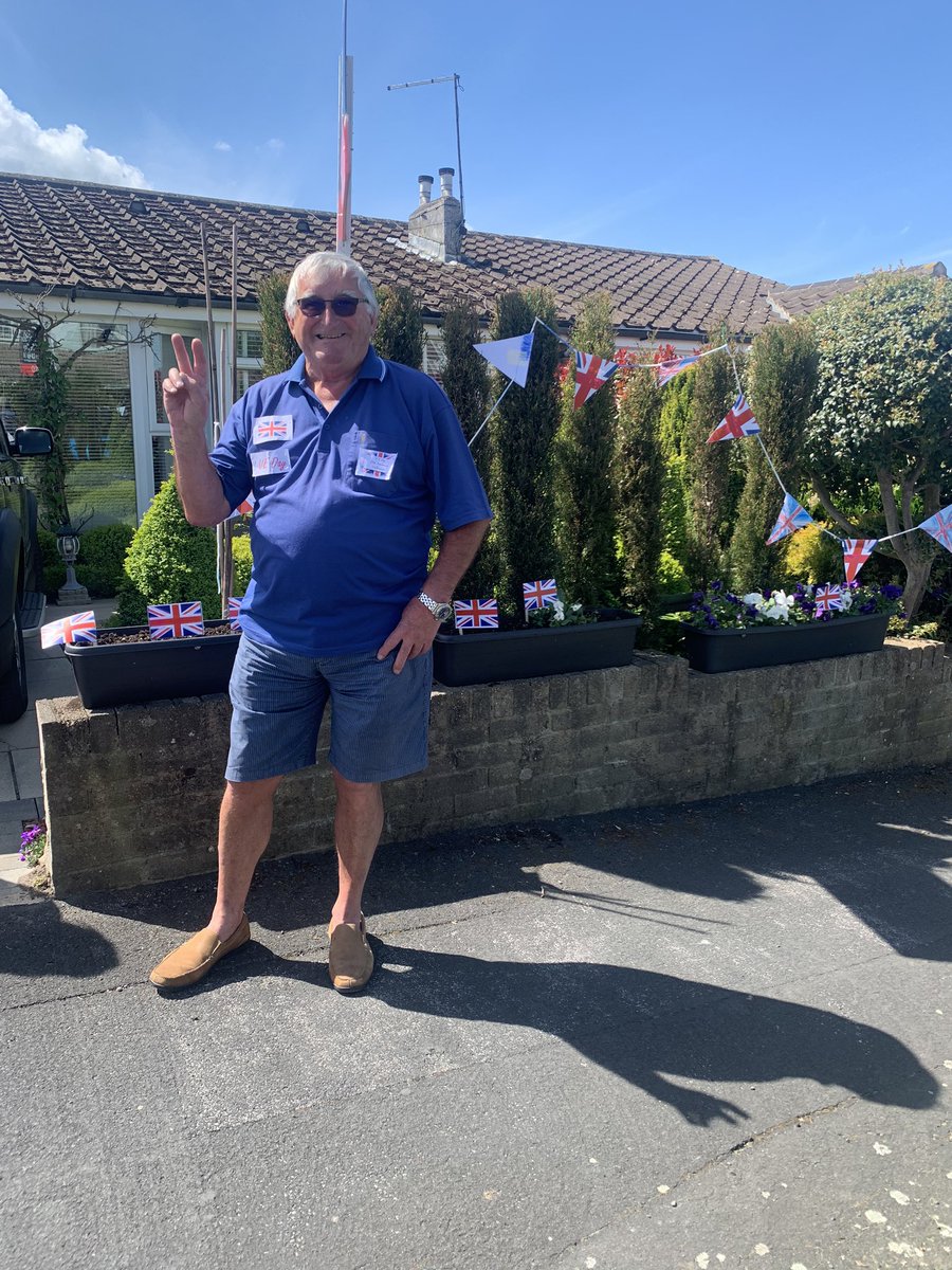 aswabyrmt's tweet photo. Thank you to the students at @DixonsTC for helping my grandparents celebrate VE Day by making bunting for them. They were over the moon when I dropped off their shopping and this was their surprise! #VEDay75 https://t.co/zlME78tEbS