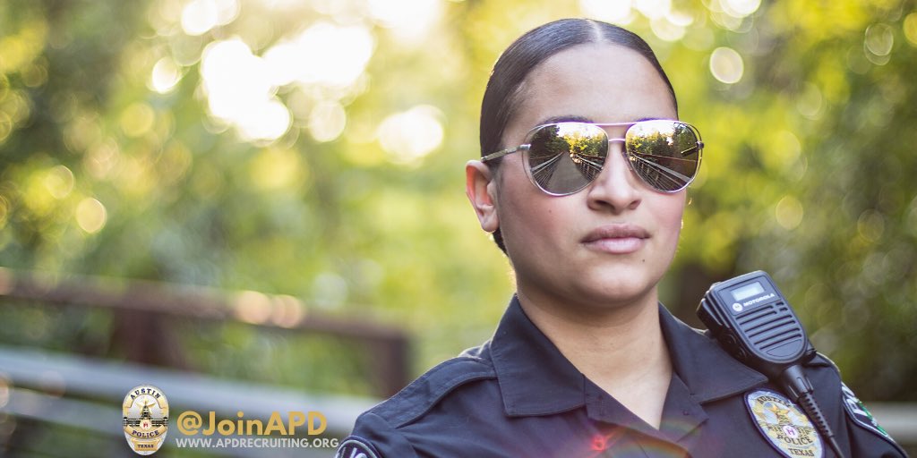 JoinAPD's tweet photo. Focus on your goal. Don’t look in any direction but ahead. If what lies ahead for you is a career in law enforcement, we hope you’ll choose @Austin_Police. Visit our website, call or send an email. Let our recruiting team know how we can help you. #JoinAPD #TeamAPD #goals https://t.co/LkyUtWgsK5