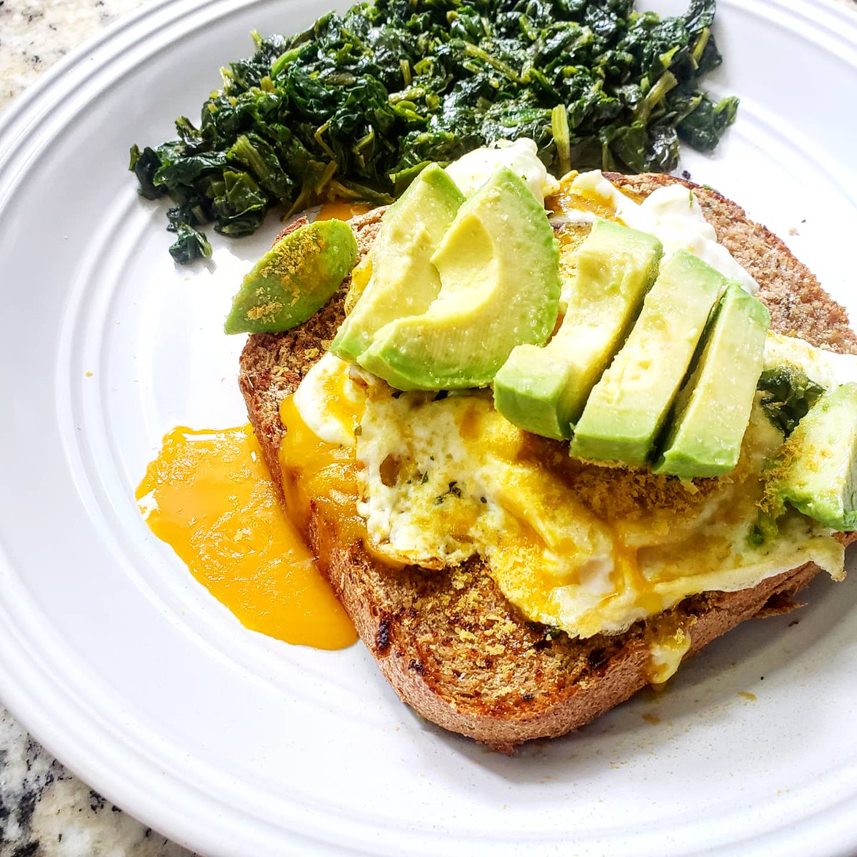 anniewchang's tweet photo. Homemade avocado toast with homemade bread. I'm happy. #fridaymorning #avocado #QuarantineLife https://t.co/uoo40ULENK