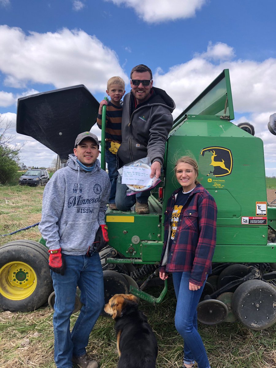 MaryAnn04588202's tweet photo. Edgerton FFA Thanks Farmers 
#plant2020 @SpecialtyHybrid @FfaEdgerton https://t.co/7BCGBfwKSZ