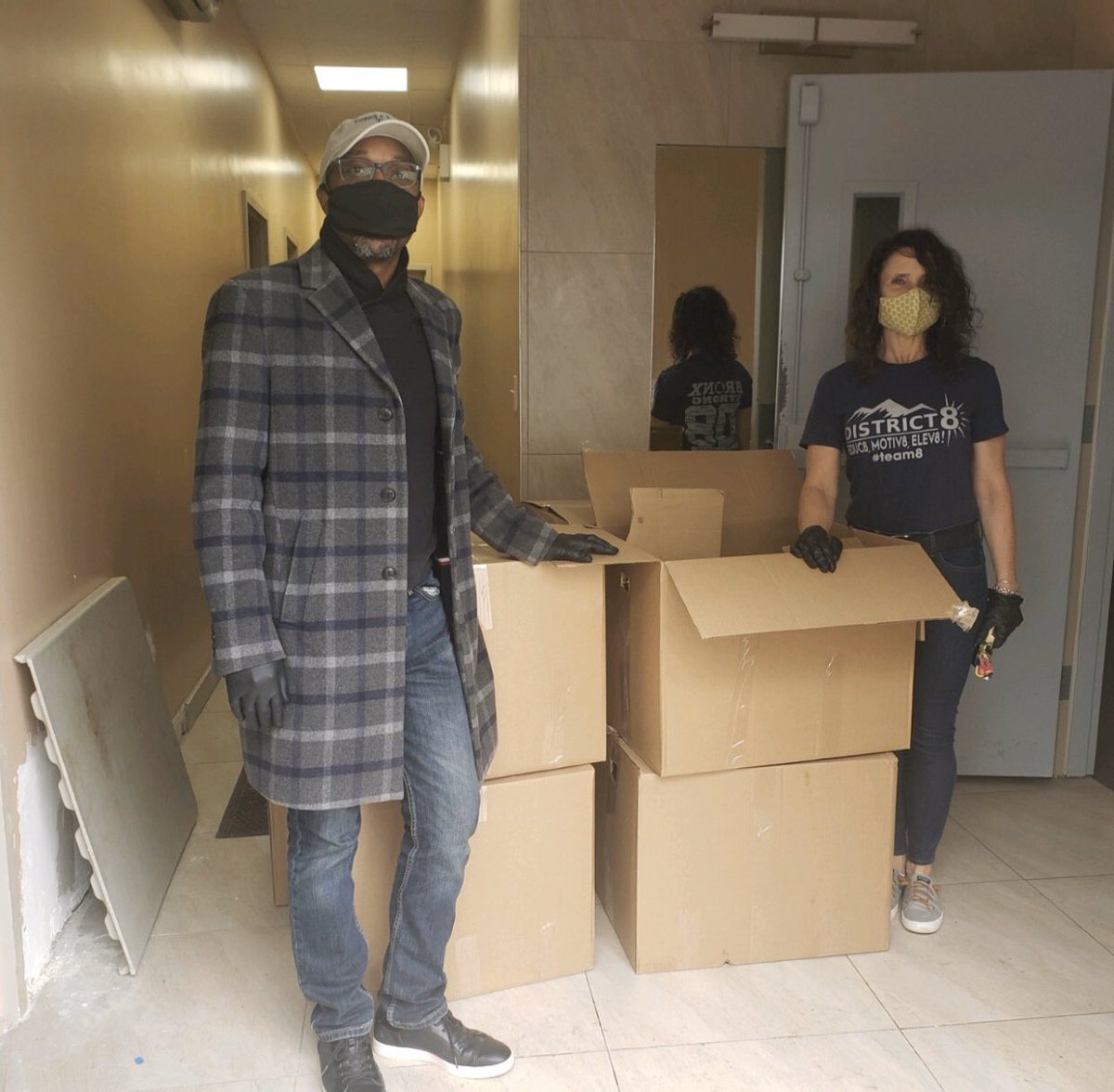 EdLeaderDrTobia's tweet photo. Delivering meals with Dr. RogerBall to families in need in partnership with Angela Torres and @SenatorBiaggi ❤️ Project Kindness @BAMMNYC @DOEChancellor @CWATSONHARRIS @MeishaPorter #peopleinneed #projectkindness https://t.co/yOe1lAqj3T