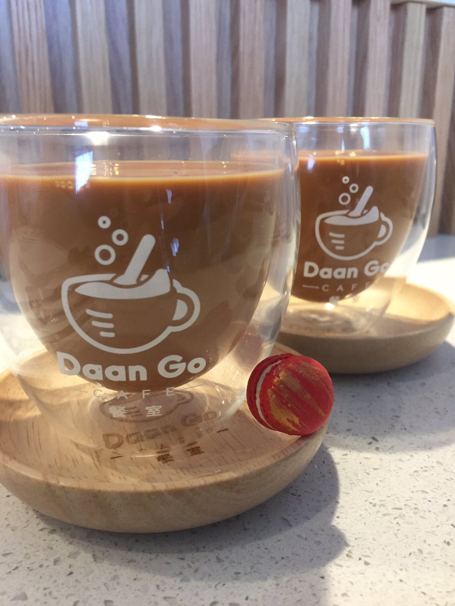 CynCChan's tweet photo. Cannot wait to eat from @Daango_Sweets brunch menu again. #hkmilktea #disneymacarons  The baked goods are just as awesome!! 😋 @TELUSBusiness #StandWithOwners https://t.co/SudKA2tpZG