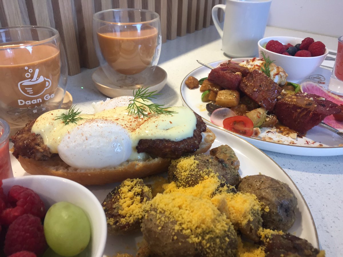 CynCChan's tweet photo. Cannot wait to eat from @Daango_Sweets brunch menu again. #hkmilktea #disneymacarons  The baked goods are just as awesome!! 😋 @TELUSBusiness #StandWithOwners https://t.co/SudKA2tpZG