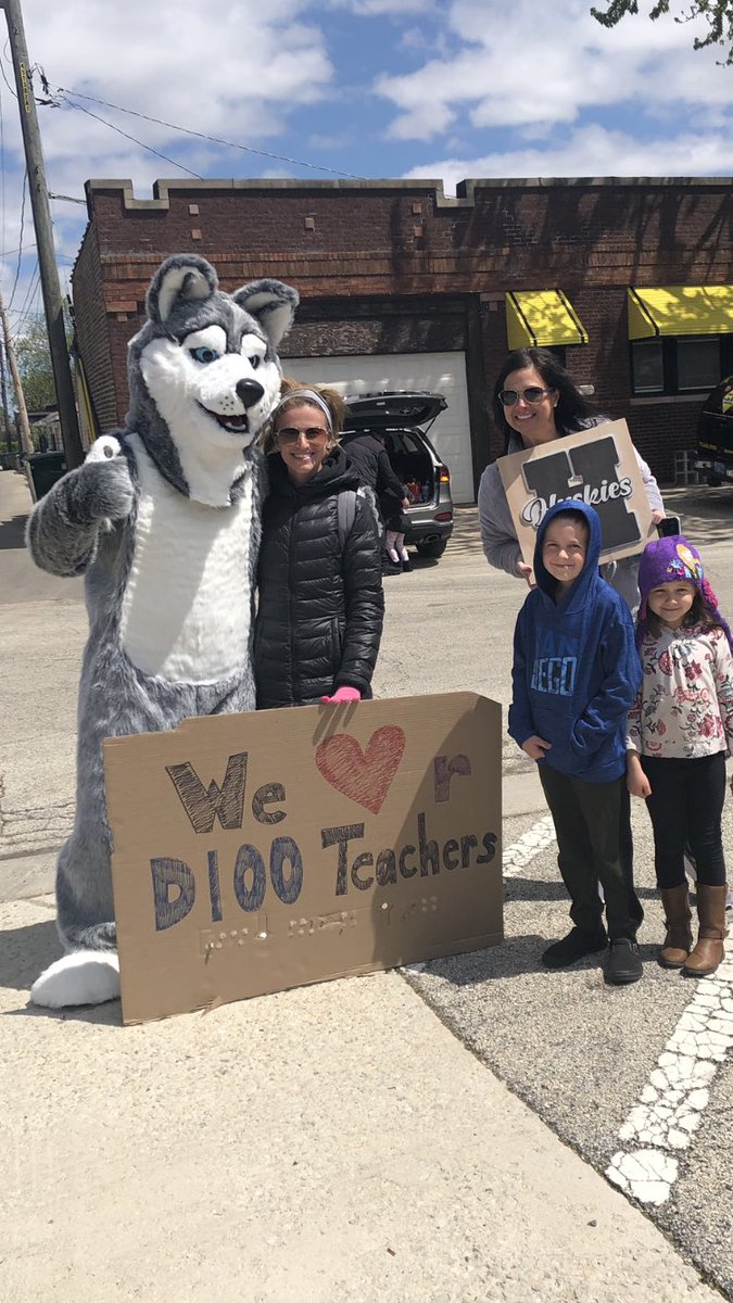 kellychapteach's tweet photo. Our Hiawatha parade went like this: drive a little, honk a little, wave a little, cry a little. Repeat. So many sweet little faces, on sidewalks and porches and peeking out of their houses..we miss our Hiawatha families so much! #hiawathapride #d100inspires https://t.co/GsZ9ohR8Tr
