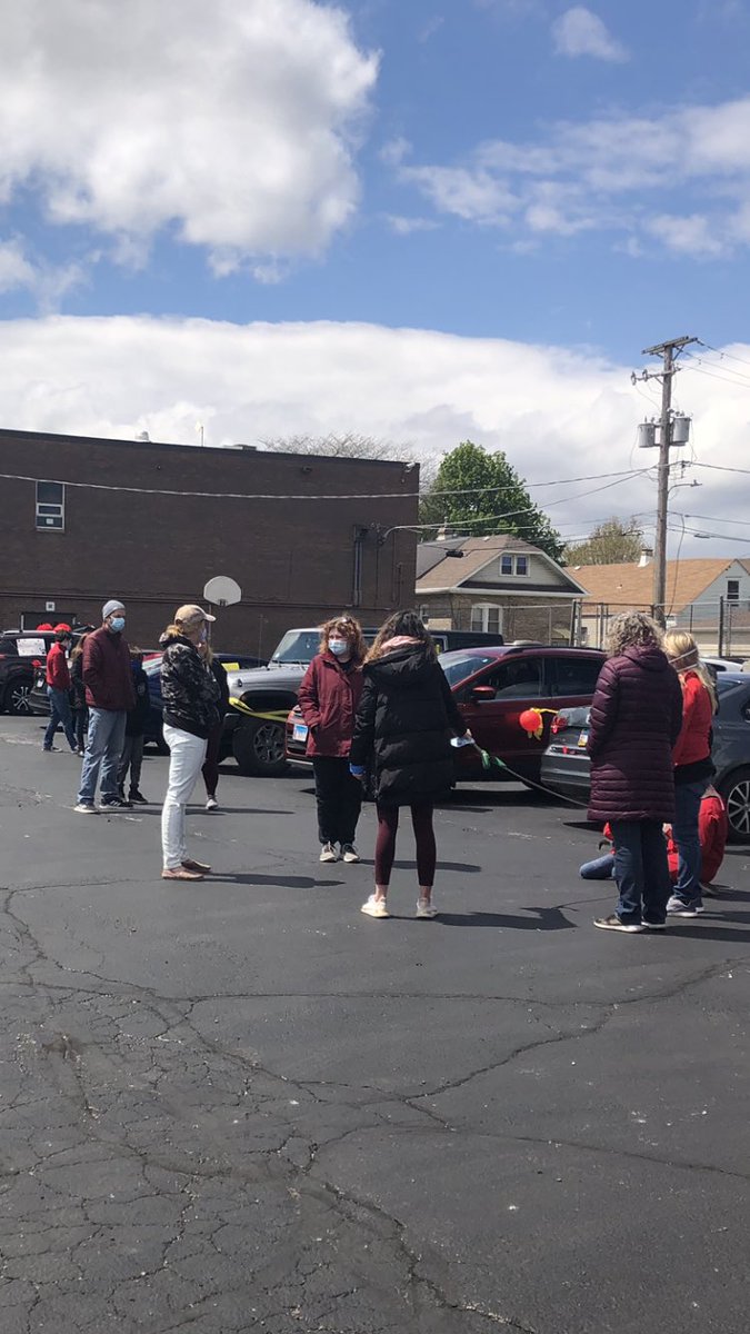 kellychapteach's tweet photo. Our Hiawatha parade went like this: drive a little, honk a little, wave a little, cry a little. Repeat. So many sweet little faces, on sidewalks and porches and peeking out of their houses..we miss our Hiawatha families so much! #hiawathapride #d100inspires https://t.co/GsZ9ohR8Tr