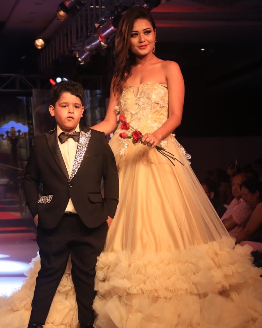 imKpProductions's tweet photo. India kids fashion week season 7 jaipur chapter! 📸
Follow us on Instagram :- https://t.co/4ZOOq9AmJs
#throwback #ikfwseason7 #jaipur #kids #kidmodel #kidmodels #kidlove #kidsfashion #kidsactivities #lovethiskid #kidator #instakid #modelssearch #modellingagency #kpproductions https://t.co/E5EgkRmx0f