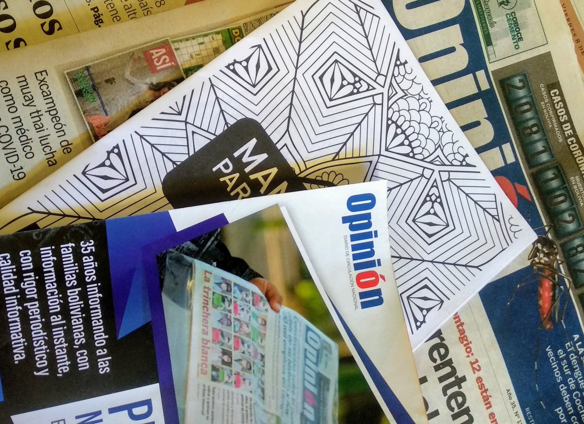 AnimalPoliticoB's tweet photo. Guerra de muertos en Cocha (Papel informativo) 
Mientras @LosTiemposBol me mira desde arriba esperando a que yo suba las gradas a rogarle me venda, @Opinion_Bolivia me aborda en la calle y amablemente me obsequia su producto. Hay una gerencia de Mkt que está mal, muy mal... https://t.co/e2nmxsO9BY