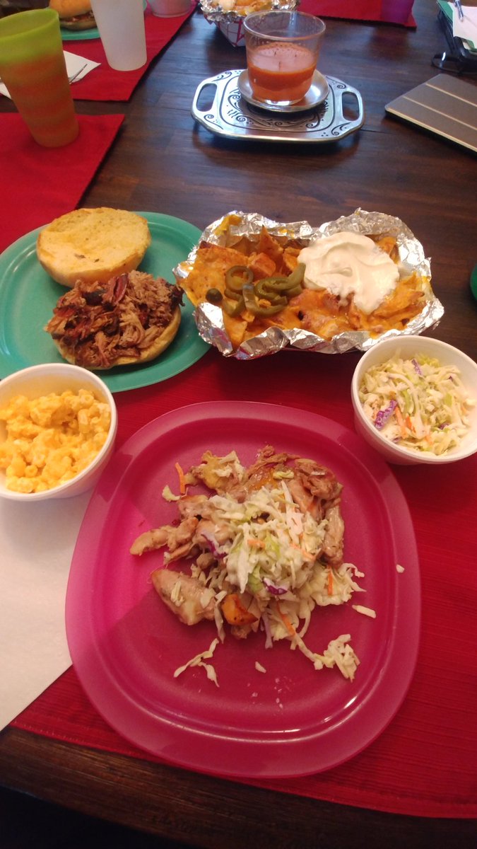 DeLuca_C's tweet photo. Dinner is served! Thanks @evilswinebbq for making a neighborhood stop. #EvilSwineBBQ #FoodTrucks https://t.co/tzEwXJYb3E