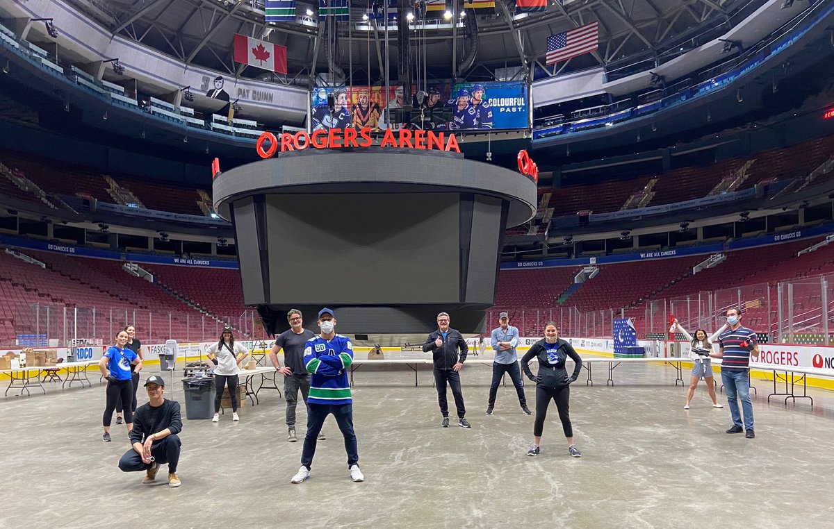 ALMURDOCH's tweet photo. So GREAT to see some of my @Canucks Game Presentation crew today @RogersArena as we practiced safe distancing while making over 600 lunches for the Salvation Army/Community Lunch Program to help feed the hungry during this pandemic. #Canucks #WeAreAllCanucks #SalvationArmy #CFKF https://t.co/6EwaVoQafL