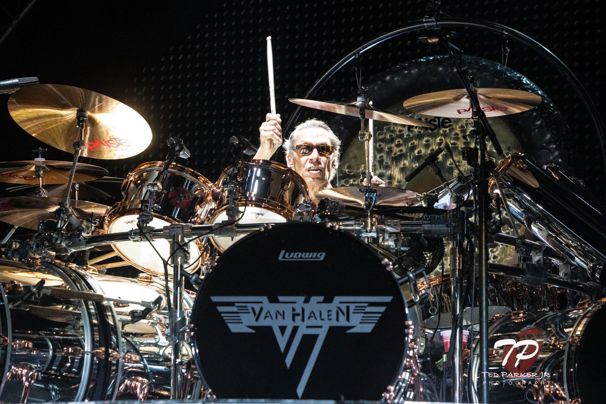 TedParkerJr's tweet photo. Happy Birthday #rightnow Alex Van Halen! 
•
•
•
•
•
•
#alexvanhalen #ainttalkinboutlove #andthecradlewillrock #dancethenightaway #hotforteacher #jump #panama #whycantthisbelove #germaniaamp #circuitoftheamericas #thecircuit #concert #musicphotography

©Ted Parker Jr https://t.co/gWkBcBFjRv