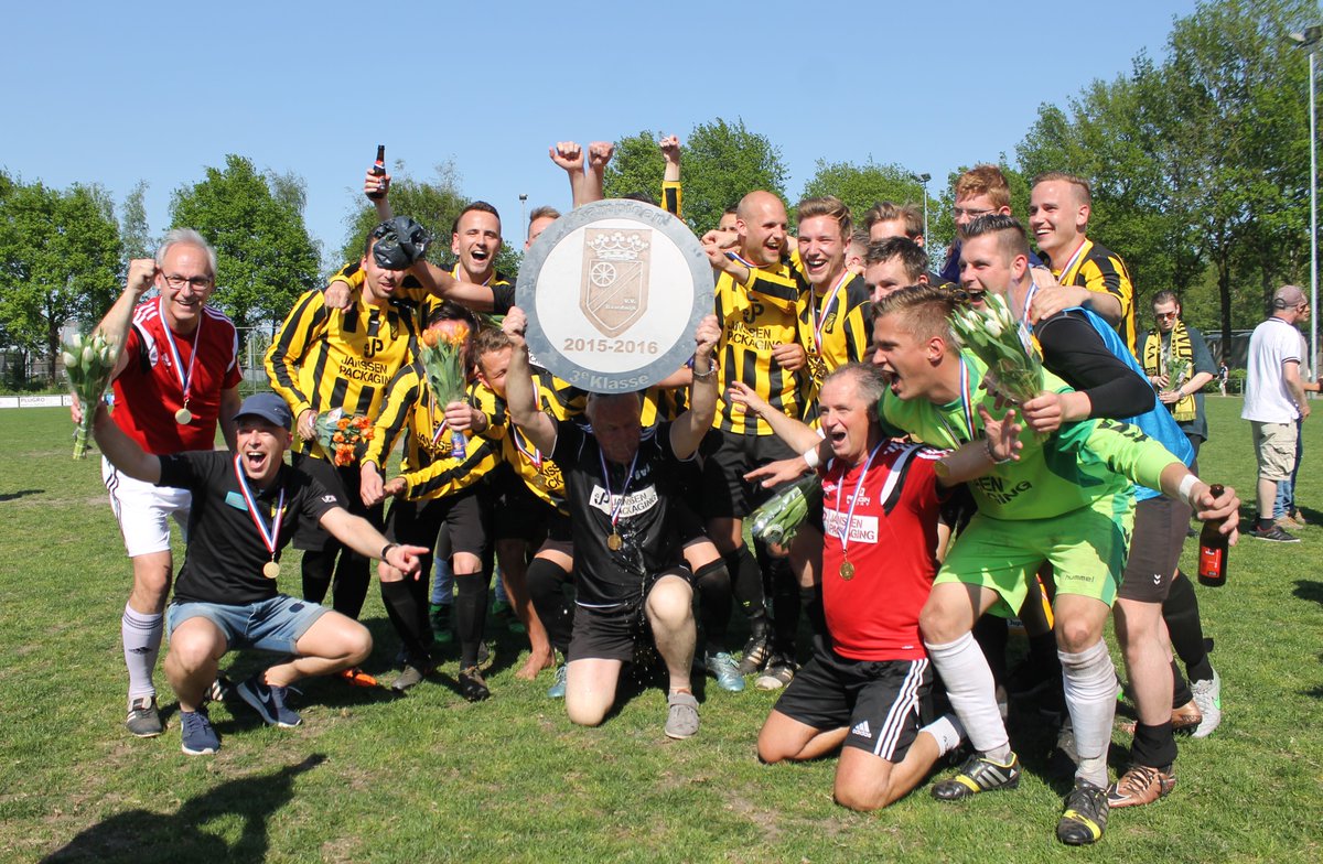 Baardwijk's tweet photo. #TBF #ThrowBackFriday #kampioenen #seizoen1516 https://t.co/BlIjfi949p