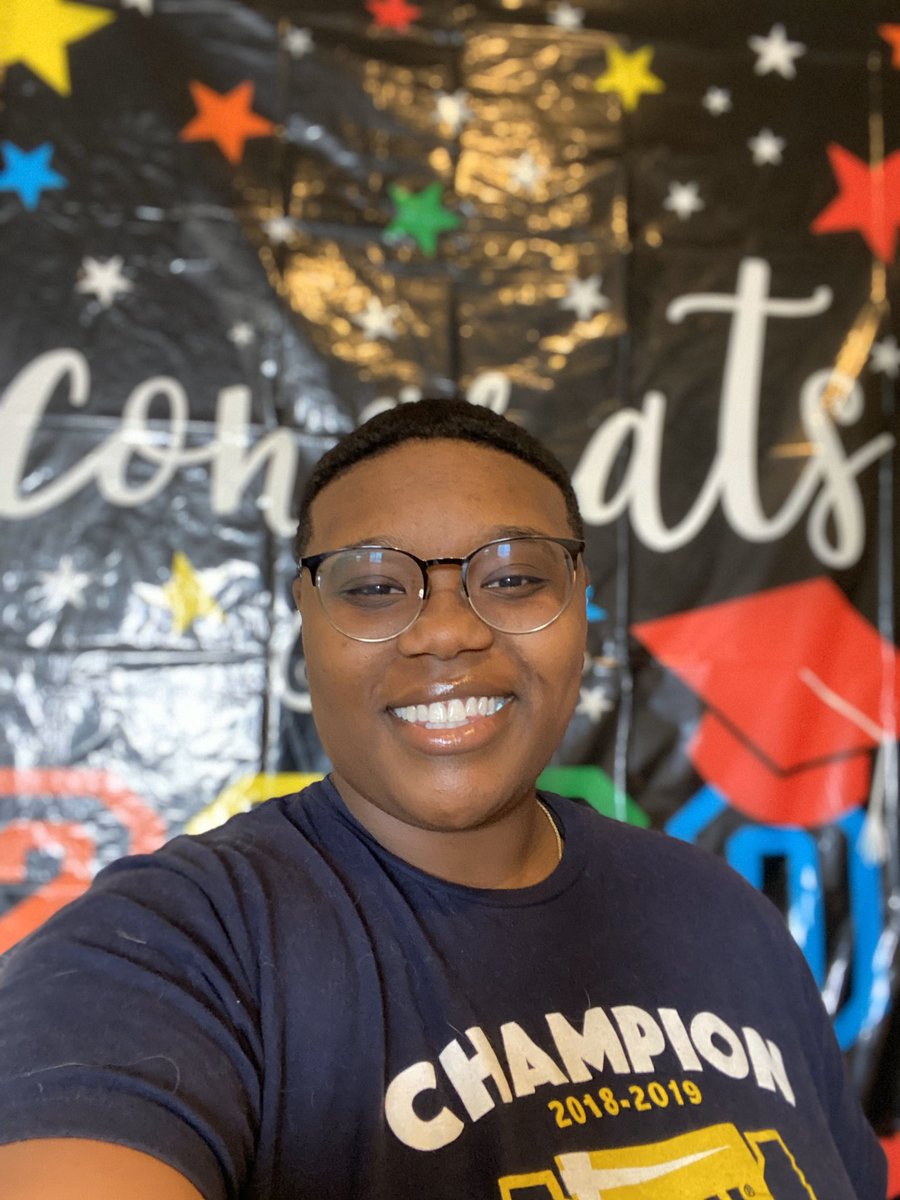 NiaSaffell's tweet image. My virtual graduation lasted a long 23 minutes 😂😂😂But I did it! Time flies when you’re accomplishing your goals🤍😭🍾🎉#naugrad #donewiththisbs🎓