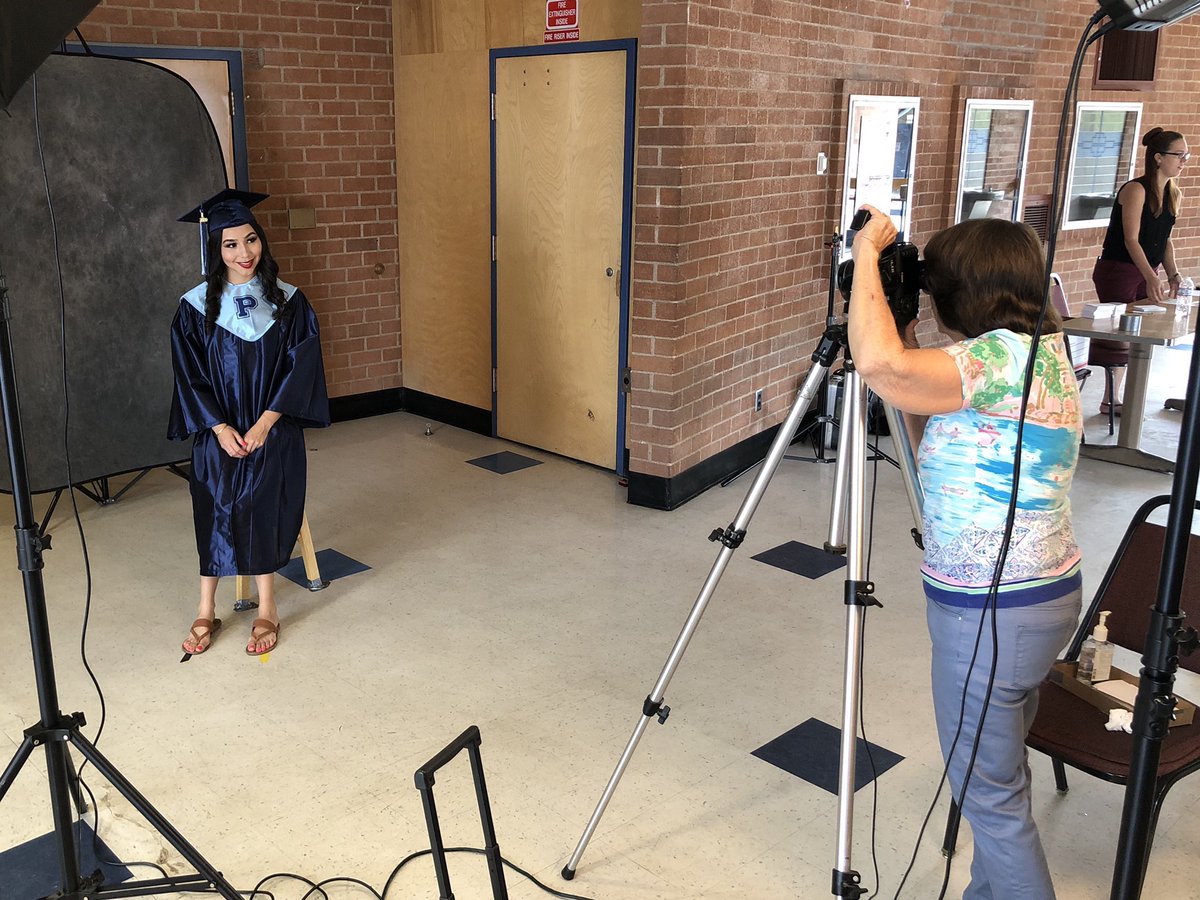 PuebloWarriors's tweet photo. #ClassOf2020 Seniors getting Cap & Gown portraits by Dodson Photography and picking up gift courtesy of Pueblo & @TucsonUnified. Smiles all around! #ClearVision2020 ๐จ๐ปโ๐๐ฉ๐ปโ๐ https://t.co/yTCZqkwpmP