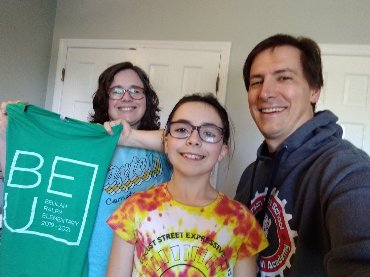 KatieCanepa's tweet image. School spirit day! We are representing 4 schools! @jmscyclones @LSEArts @BeulahRalphElem @paxtonkee #CPSspiritweek