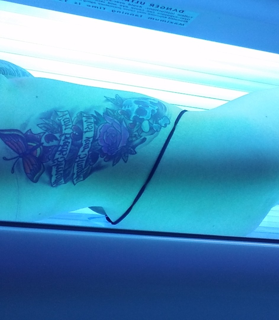 MiZzBehave420's tweet photo. I need a tan πβοΈ #tanning #tattoos #ink #ribpiece #thong https://t.co/9k7g8l5are