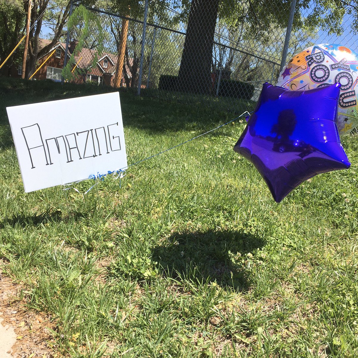 _jenkorn's tweet photo. Thank you @NiemanPTA for supporting our amazing @Nieman512 staff during teacher appreciation week! A bonus today was seeing the progress @MakewithMsEllis and some special teammates are making on an inspiring project along our school fence. I ❤️ my school family! #SMSD5ONE2 https://t.co/rZHj6iJyiF