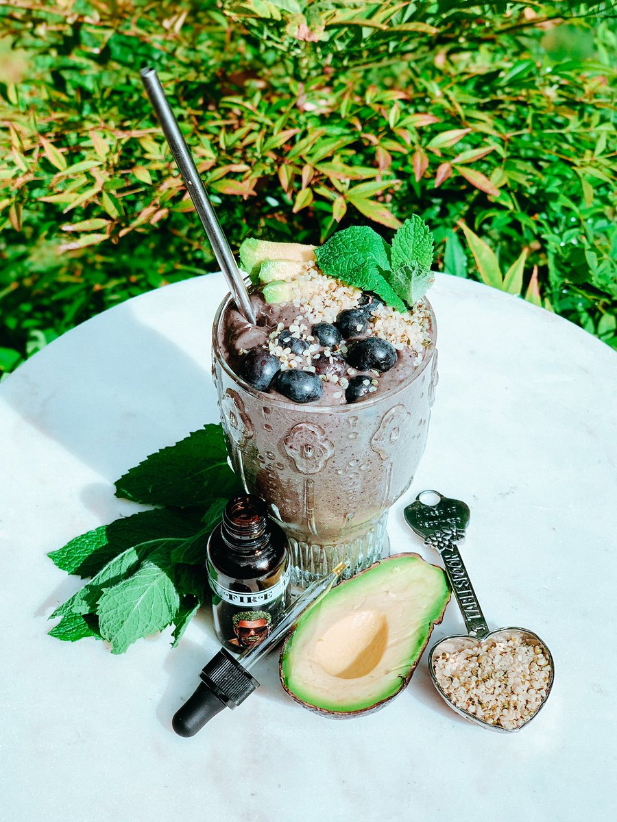 greenfirefields's tweet photo. Add a dose of our full spectrum hemp MCT oil to your favorite smoothie for an added boost this weekend! What’s your favorite smoothie ingredient?! #greenfirefields #smoothierecipes #cbdhealth https://t.co/rFSlPxjXKE