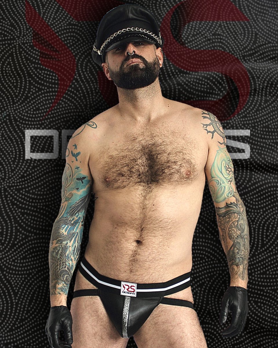 rawstudiodesigs's tweet photo. Happy Tom of Finland day! ๐ค
leather๐ค by
https://t.co/vJi62h7GdW
Also @jockstrap_central
๐น @Jonshieldxxx
#tomoffinland #tomoffindlandfoundation #leatherpride #leatherman #masterandslave #tomoffinlandart #switchjock #rawstudiodesigns #bulge #leatherfetish #leatherjockstrap https://t.co/BqN6Aiuc8z