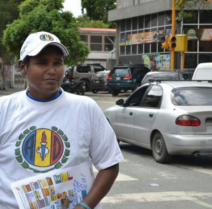 IvlevSilva's tweet photo. Acabo de recibir la triste noticia de la muerte de nuestro amigo y compañero José Gregorio Rodríguez vecino de nuestra parroquia Caricuao y compañero de @ADemocratica

Muere por un infarto debido a una descompensación a raíz de un cuadro de desnutrición grave. https://t.co/eCQ8ruHEFF