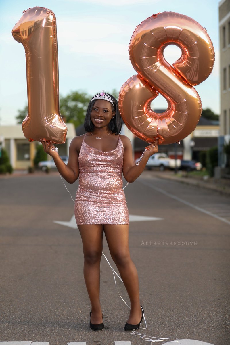 Theyloveyunna's tweet photo. elegant eighteen🎊🦋#recapofyesterday https://t.co/dcvsAKC9wE
