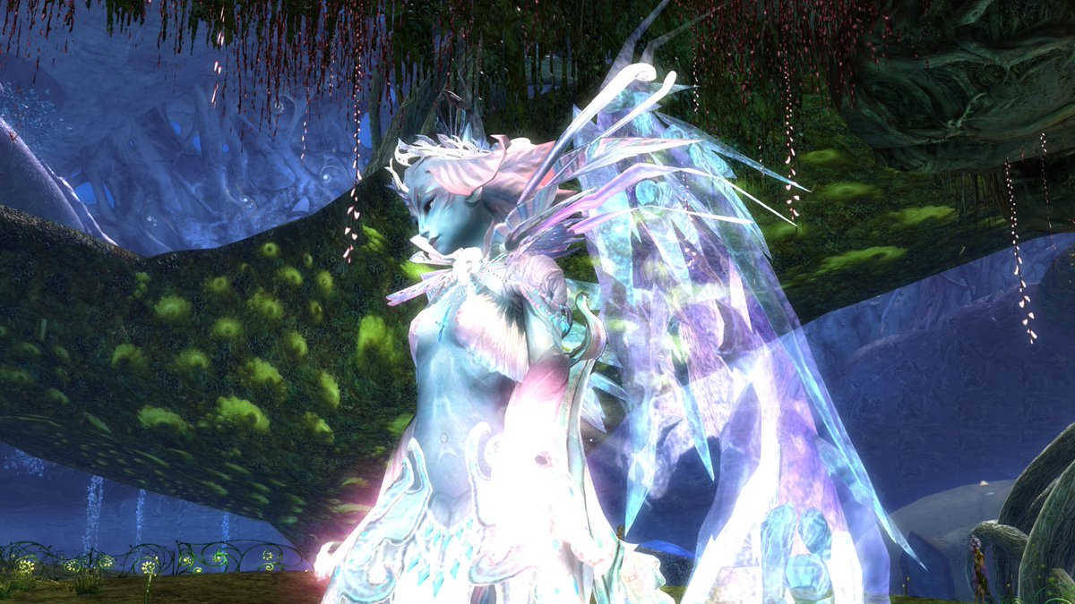 MystiaSkye's tweet photo. New Mantle, new Screens~ <3
#gw2 #GuildWars2 #fashionwars2 #fashionwars #Persephanni #screenshots #sylvari https://t.co/RCRzpTIJaR
