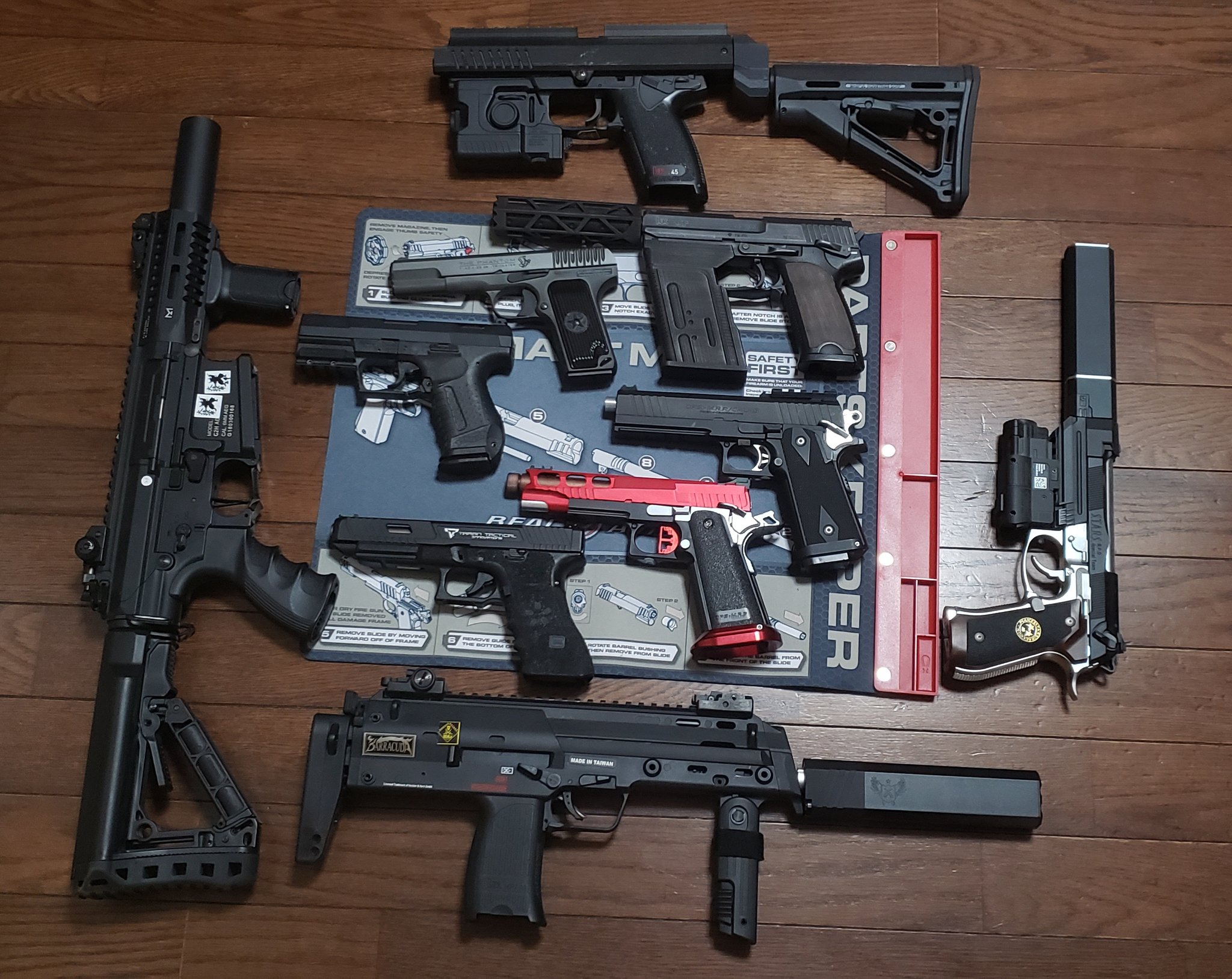 神楽裕二 看護師榛名提督 05 09時点の所持エアガン 左上から Mbr308k Socom Mk23カービン 電動usp 初速90カスタム Tt33 P5ジョーカーモデル P99固定スライド ハイキャパe Neoxカスタム ハイキャパ5 1 サンコーホビー G34 Tti Mp7 Vfc バラクーダ