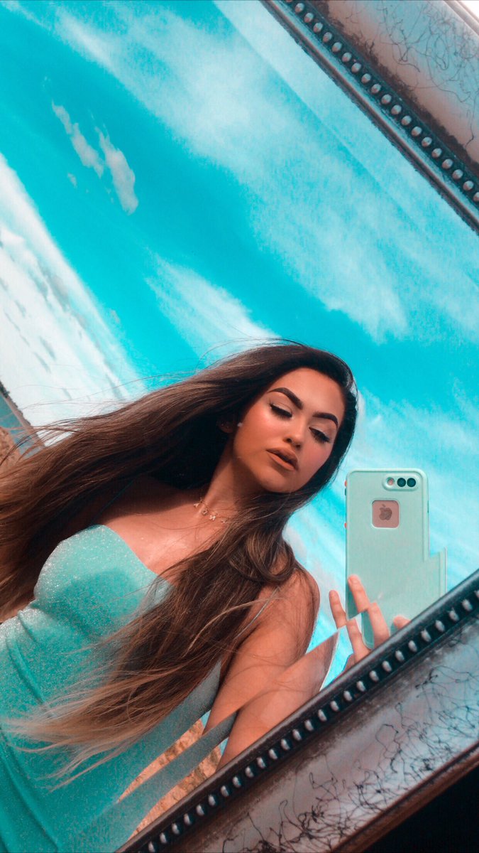 mirandablake41's tweet photo. hopped on the mirror selfie trend https://t.co/Ttr215fm8m