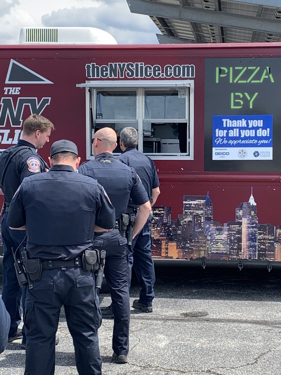 RickFOP86's tweet photo. FINISHING STRONG: Final day/night of Indy FOP Food Stops for Cops ended with IMPD East District and Cumberland PD | A total of nearly 900 police officers and 911 Call Takers/Dispatchers fed in just the past week. Big thanks to all our Supporters #BackTheLine #FOP https://t.co/hsJwXW7wQ6