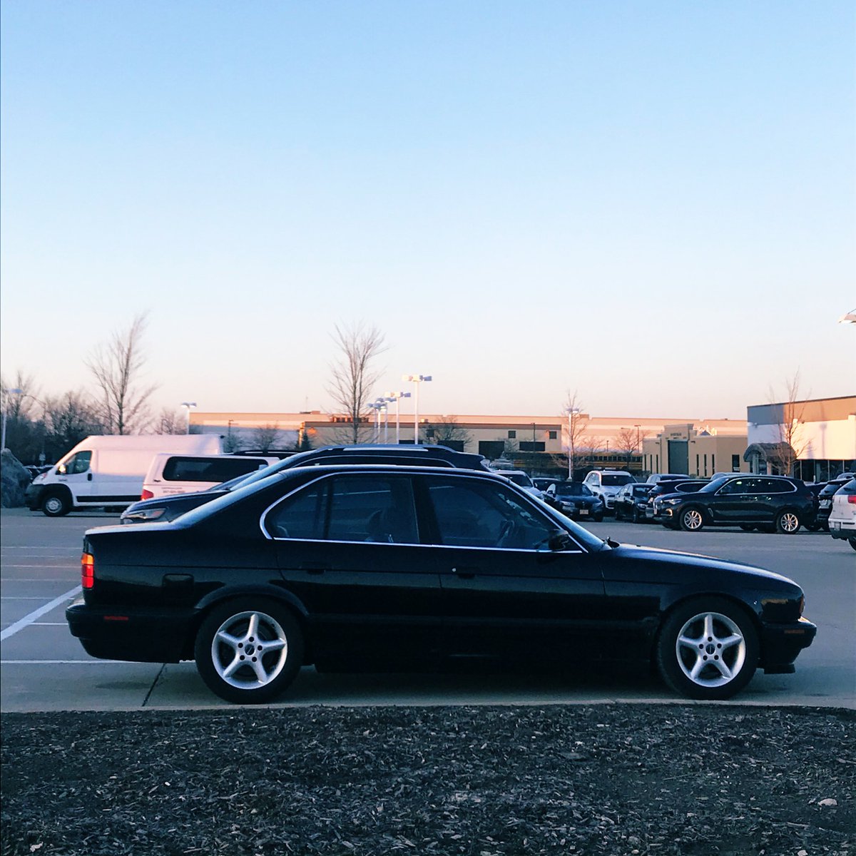 alexbralis's tweet photo. sometimes I forget I have an E34 https://t.co/a7clZME9r6