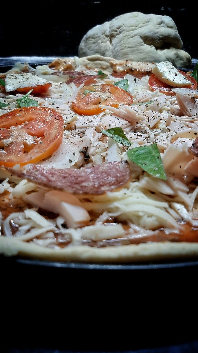 victrugby's tweet photo. Noche de Pizza, utilizando la receta de @jorgelzegaitan

Gracias!!  Por compartirla.

#QuedateEnCasa 
#ModoGordito https://t.co/VuFtrW7Q7W
