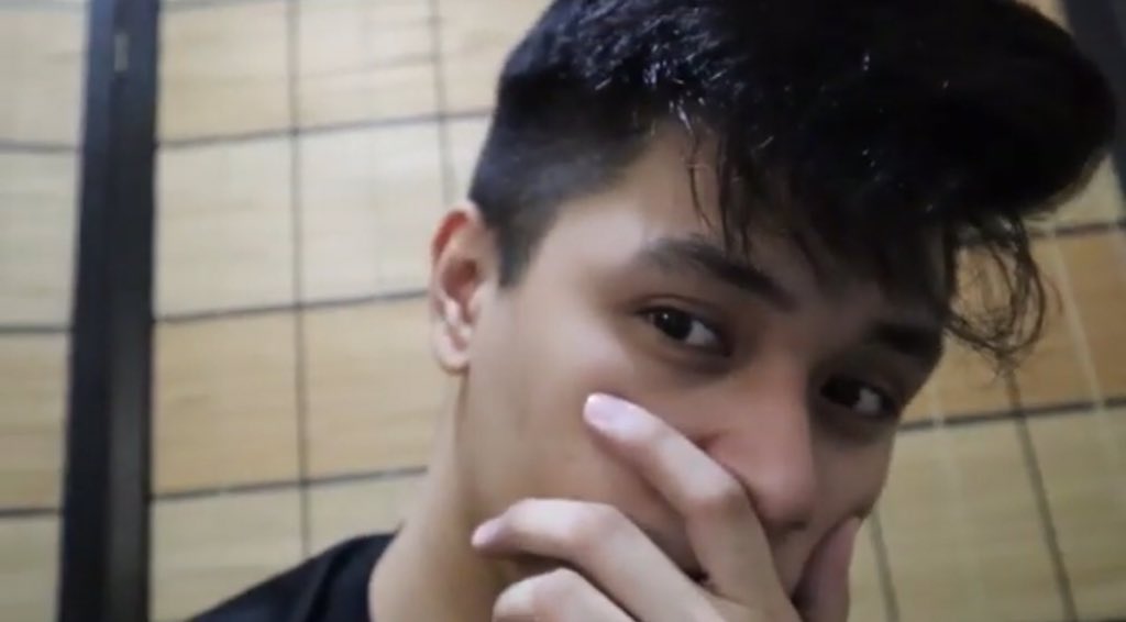 aboutVonRazo's tweet photo. cute snaps of our @Ezekieeeeel on his latest vlog. ✊🏼😬✊🏼 https://t.co/XTNb6l20Cx