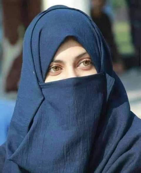 ایک ان پڑھ لیکن ”با پردہ اور با حیا عورت“

 اس پی ایچ ڈی عورت سے کہیں بہتر ہے جس۔۔
 کہ پاس ”ڈگری“ تو ہے لیکن  پردہ اور حیا نہیں۔❤
ایس ۔۔🤔🤔