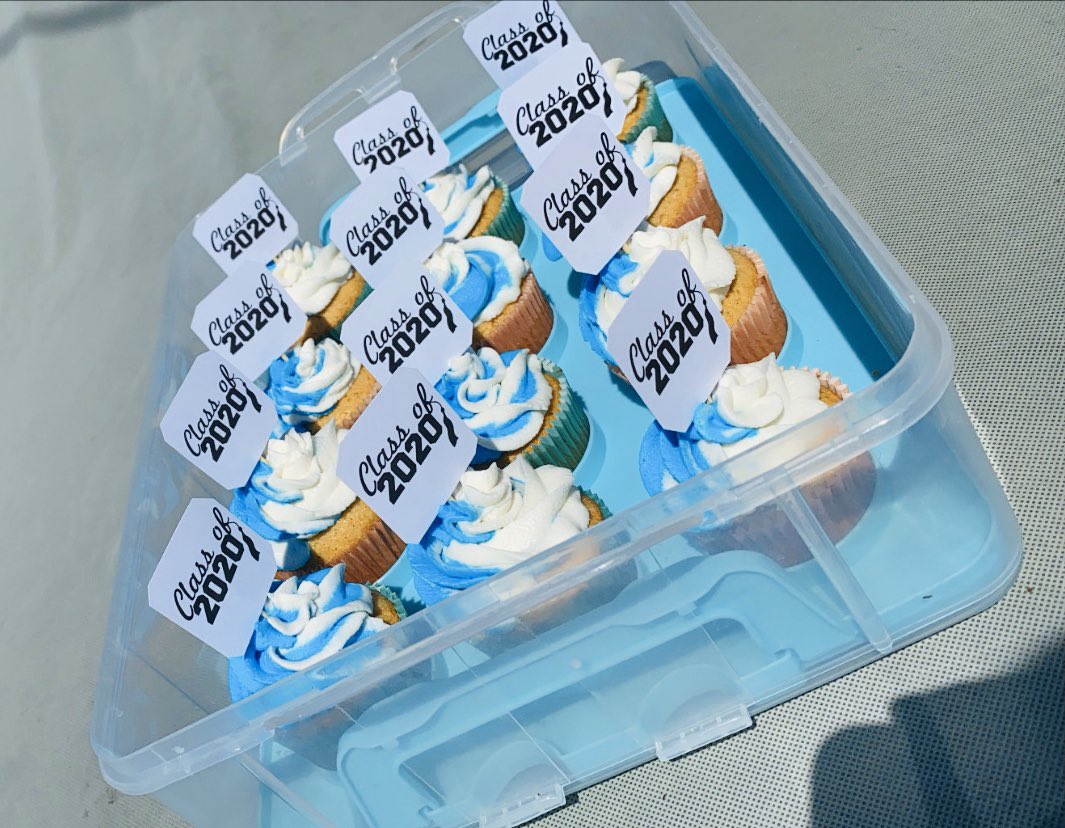PinkzyC's tweet photo. More Fireball Cupcakes. #alcohol #fireball #boozy #alcoholic #boozycupcakes #graduation #Classof2020 #cinnamon #cupcake #dmme https://t.co/SsMEu47wwS