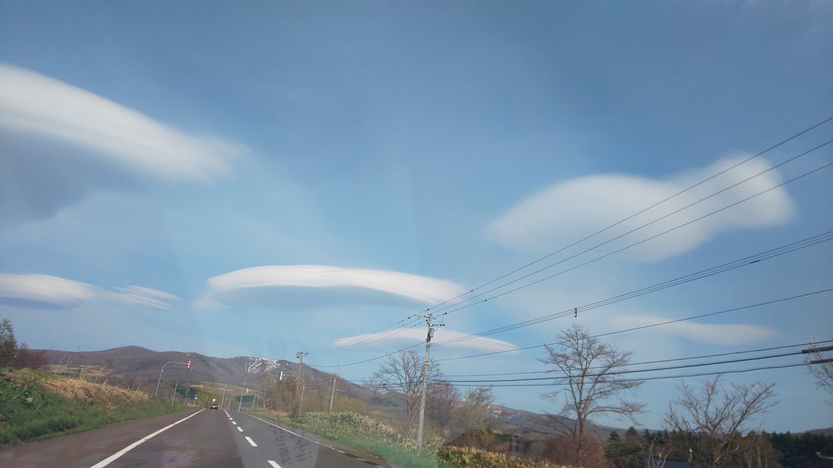 ひろみん 昨日 丸い形をした不思議な雲がたくさんあったなあ 信じてはいないけど地震雲か と思ってしまった 雲 地震雲