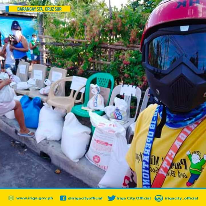 CityIriga's tweet photo. TIGNAN : Half-Sack of Rice, 5 cans of Sardines, 1 pack of Pansit and Twin Packs of Coffee ang ating ipamimigay sa lahat ng 36 na barangay sa buong Iriga City. https://t.co/DrX5VE3f6n