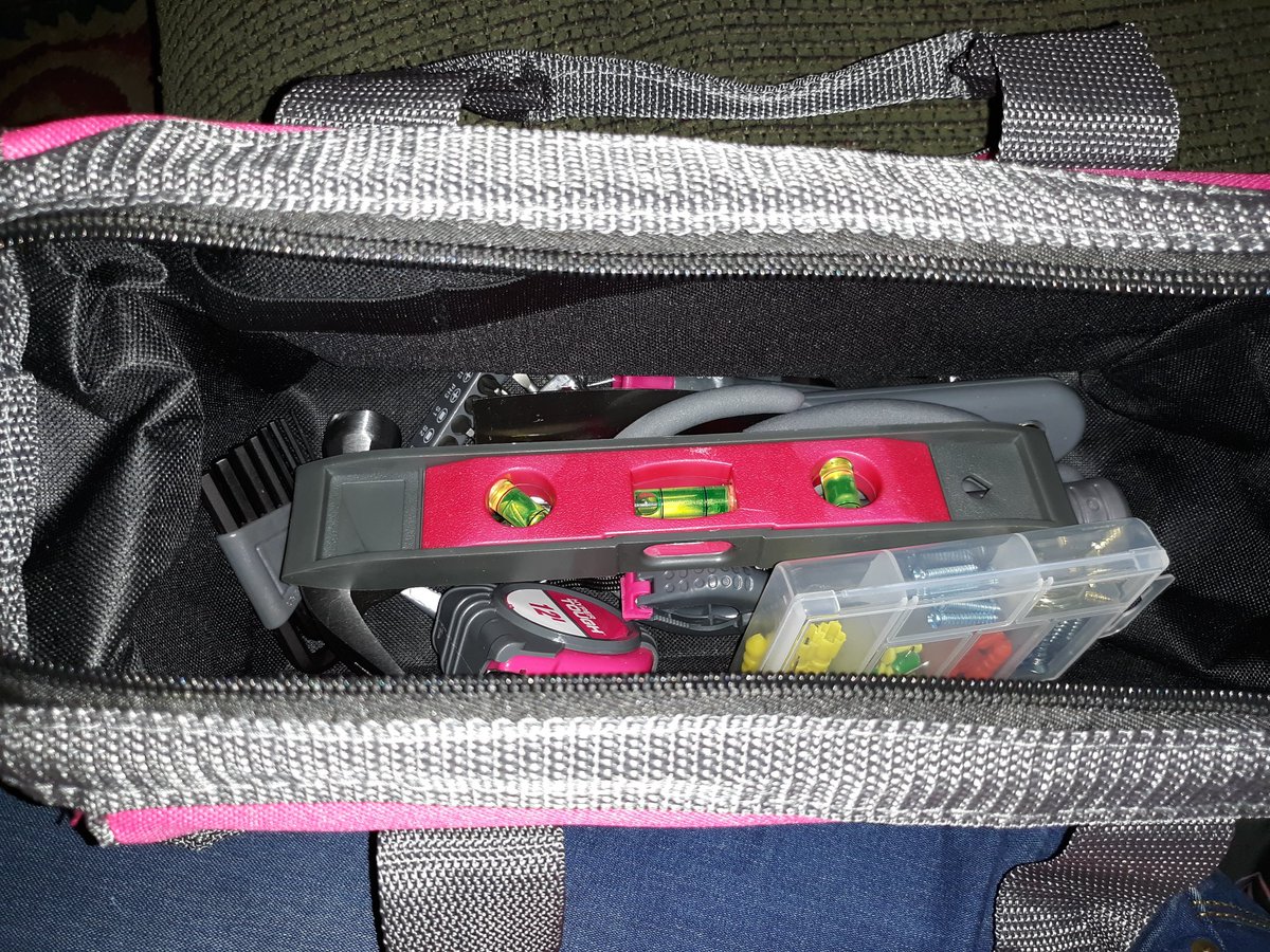 jadelily83's tweet photo. Y'all, look at my cute tool kit 🤗. 89 pieces. I'm good to go now 😂. #girlsandtools #tools #toolkit https://t.co/ytWfXRIxN1