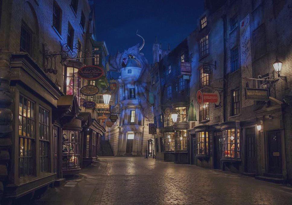 JohnRiveraCC's tweet photo. Anyone who knows me knows I’m a @HarryPotterFilm @jk_rowling obsessed fan! So since Hogwarts isn’t a town, I am going #DiagonAlley or #Hogsmeade for favorite #MovieTown! Flashback to my @UniversalORL #WizardingWorld trip! Can’t wait to go back. #Ravenclaw #HP #ATTSpiritWeek https://t.co/6uhL4mVTga