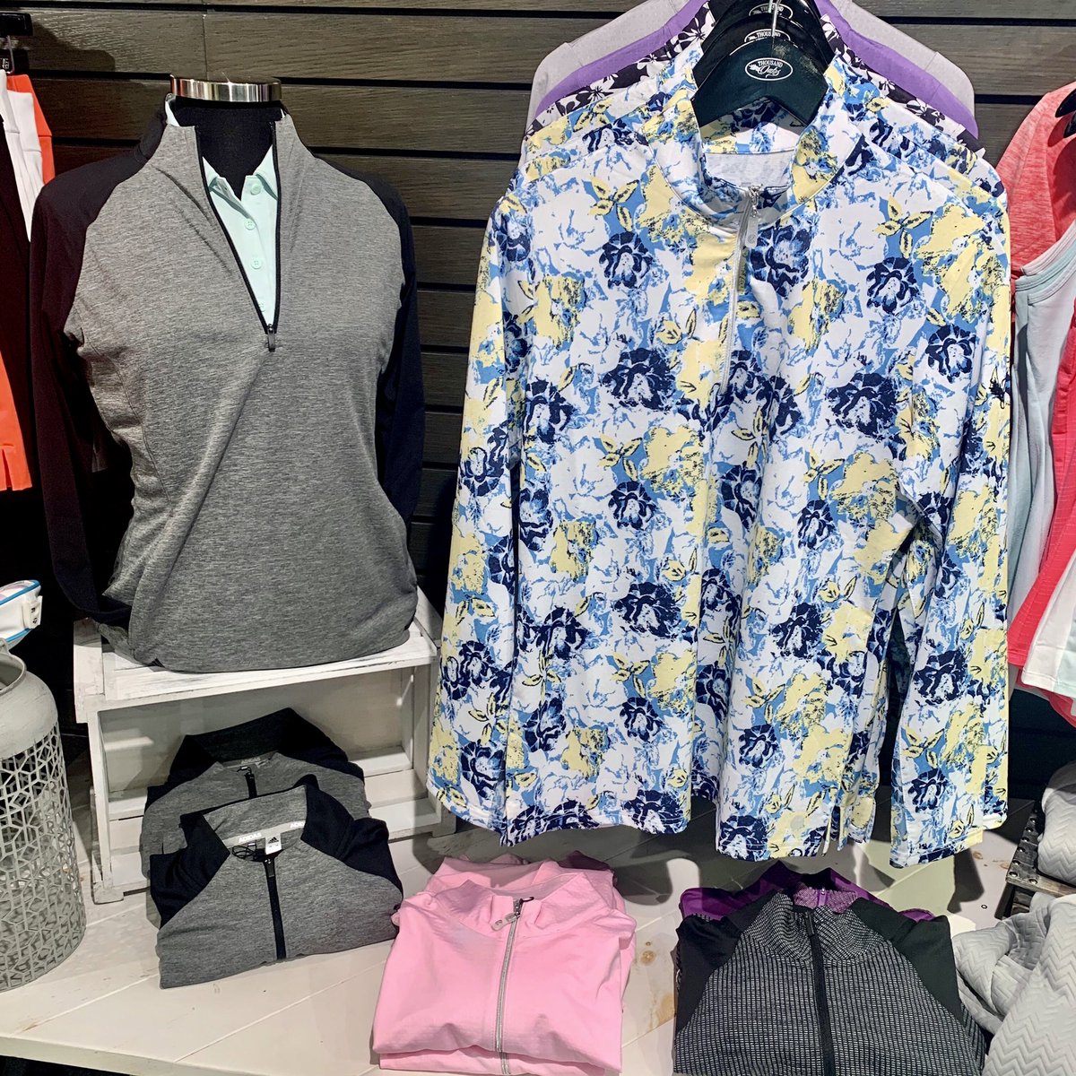 ThousandOaksGC's tweet image. Hey guys, don’t forget that the Golf Shop has great last minute Mother’s Day gifts. We all know that she appreciates golf gifts the best! @adidasGolf @TaylorMadeGolf @SlideBelts @FrancisEdward_ @FootJoy @YETICoolers @FairwayGreene @oakley #SupportLocalSmallBusiness