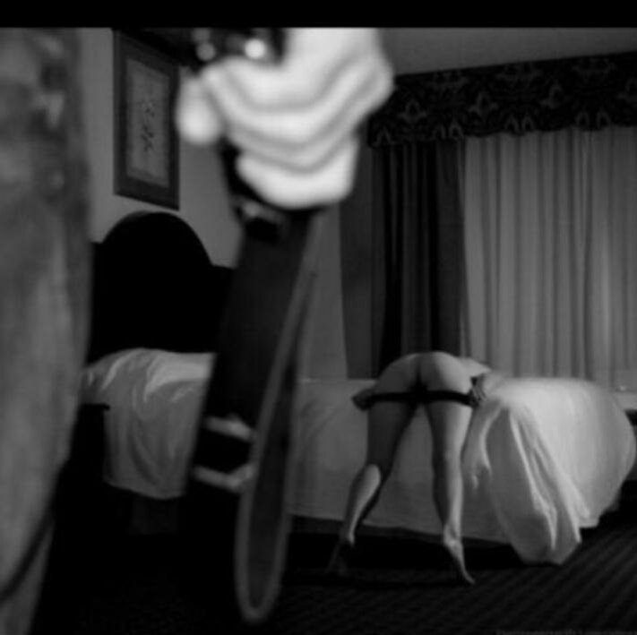 Master_Fares_'s tweet photo. Master here for slaves in uae only #master #salve #dominat #bdsm #gay #uae #dubai send whatsapp 00201065297068 https://t.co/pOPeDpUwT7