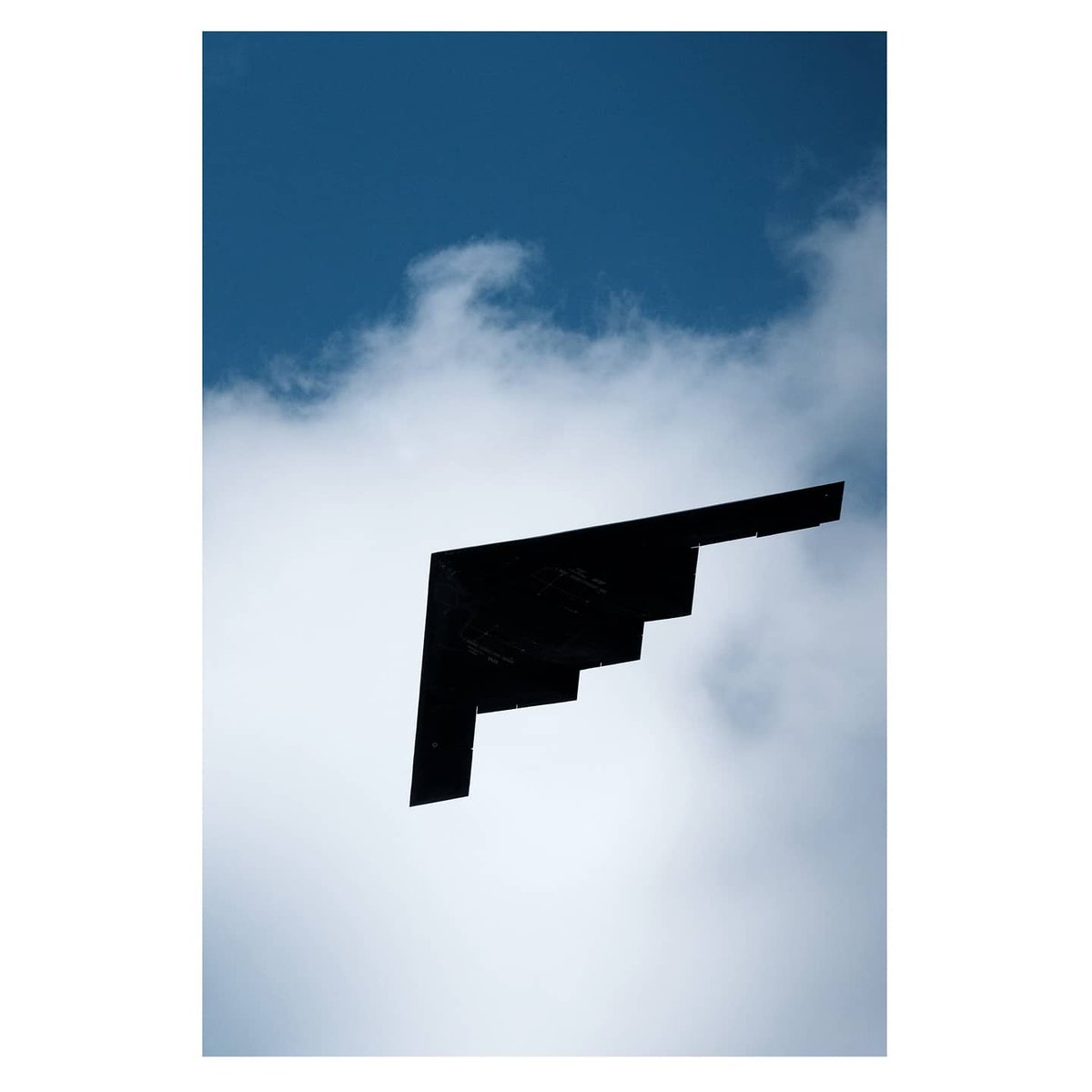 jrynedanielson's tweet image. A B-2 Spirit  stealth bomber from Whiteman Air Force Base conducts a flyover of St. Louis hospitals to honor health care workers and first responders, May 8, 2020. @Whiteman_AFB