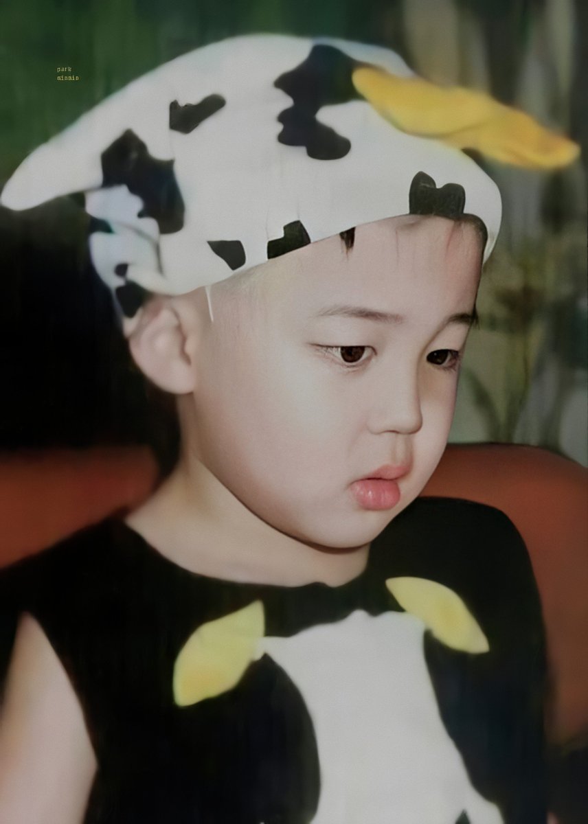 ksypjmn's tweet photo. i enchanced these pictures and i'm crying 🥺 my little mochi @BTS_twt #JIMIN https://t.co/WOpv7Qg5oJ
