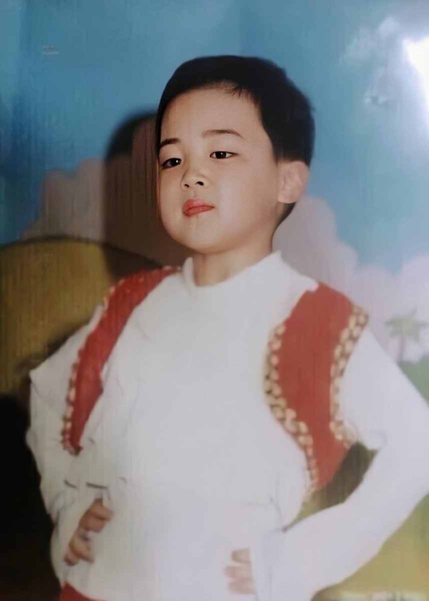 ksypjmn's tweet photo. i enchanced these pictures and i'm crying 🥺 my little mochi @BTS_twt #JIMIN https://t.co/WOpv7Qg5oJ