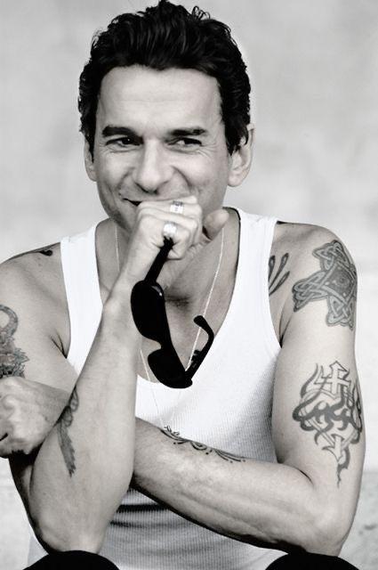 Happy Birthday to the king, the greatest showman, my hero, Dave Gahan 